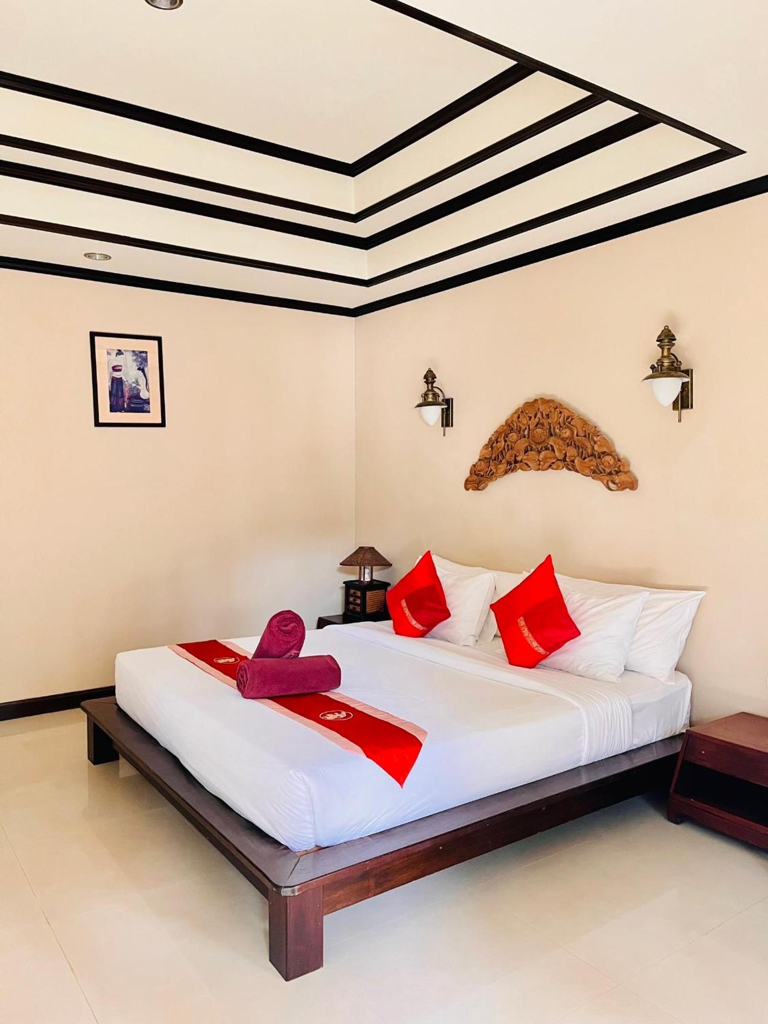 Kanok Buri Resort Lipa Noi Exteriör bild