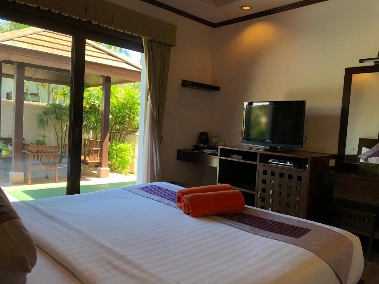 Kanok Buri Resort Lipa Noi Exteriör bild