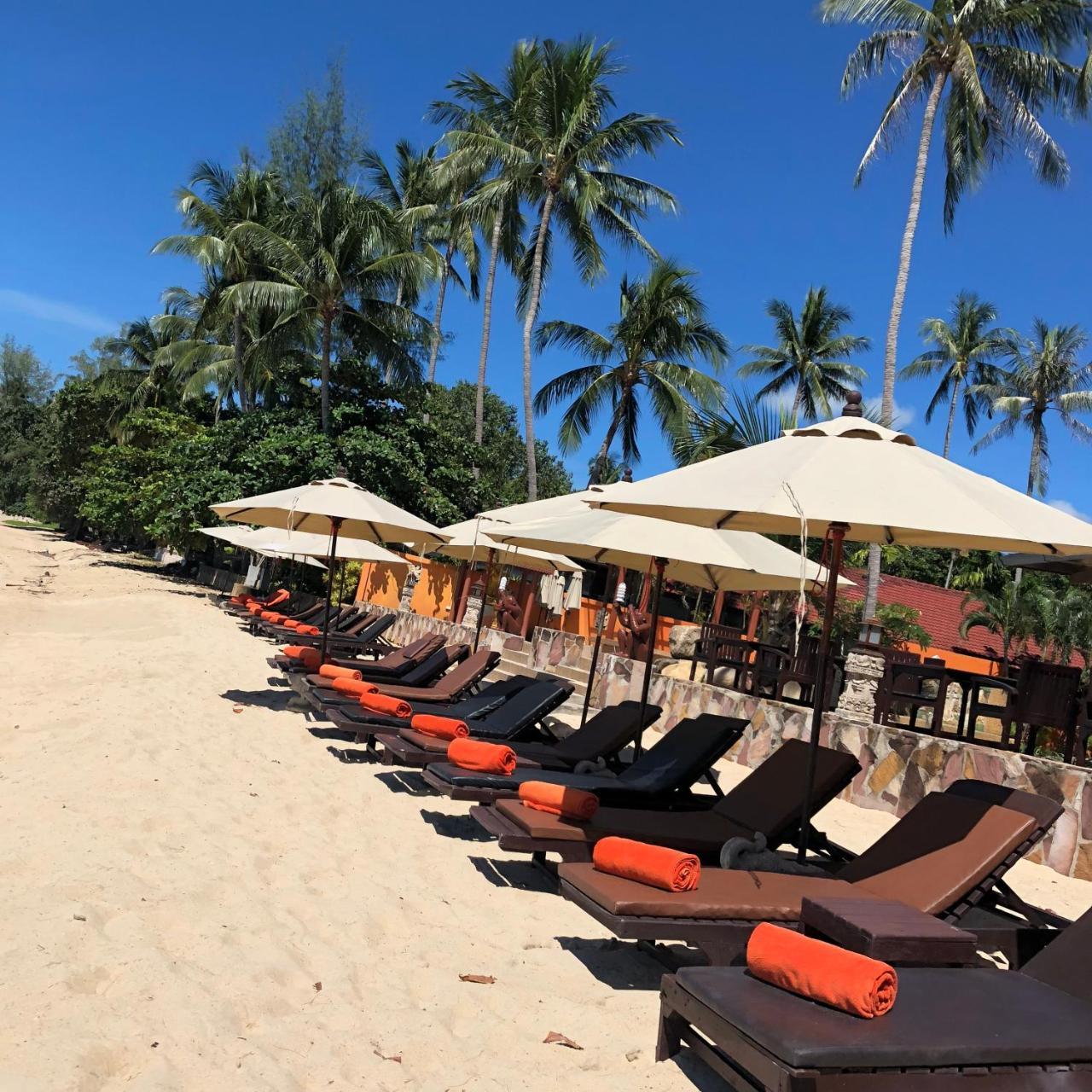 Kanok Buri Resort Lipa Noi Exteriör bild