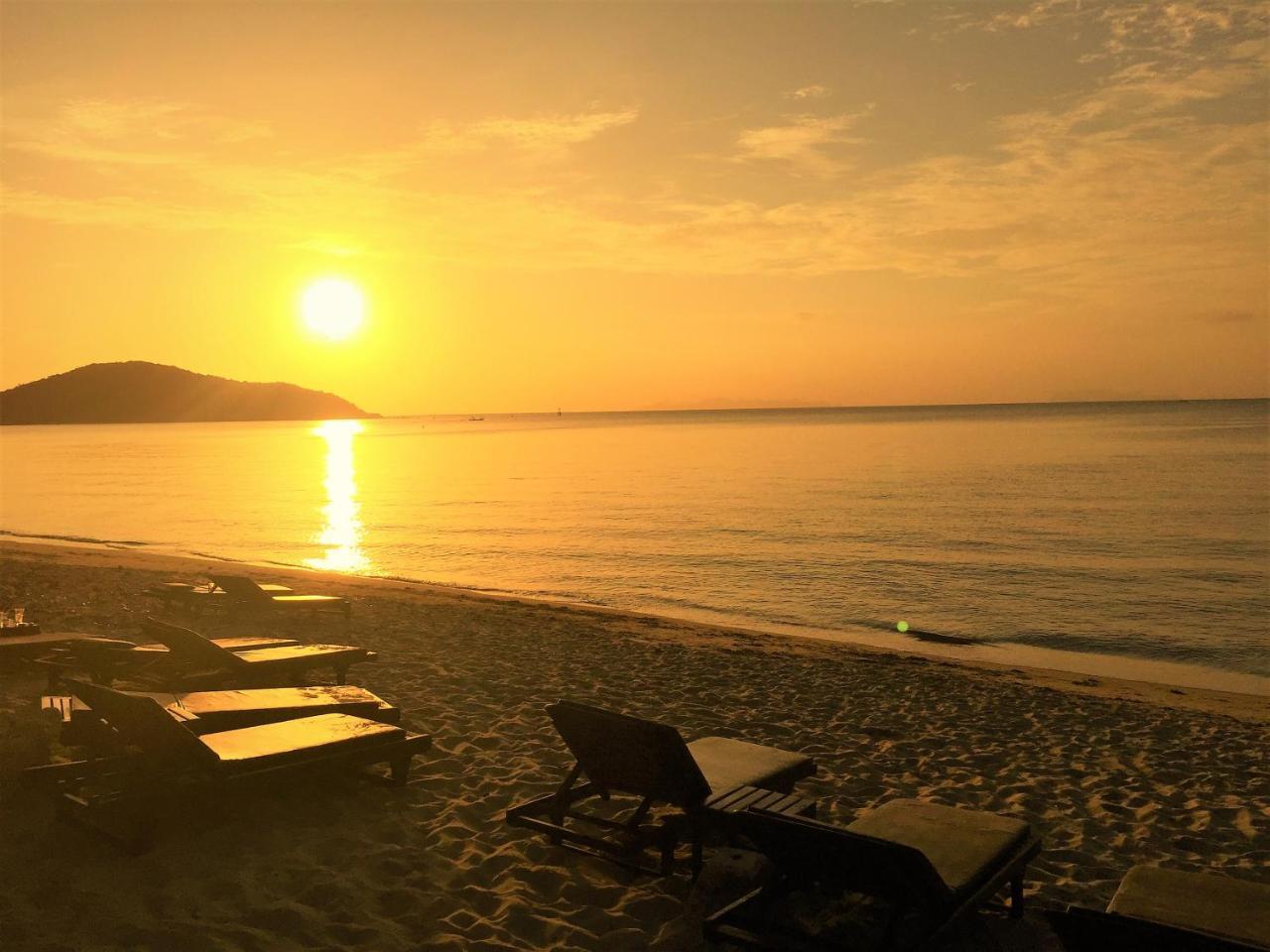Kanok Buri Resort Lipa Noi Exteriör bild