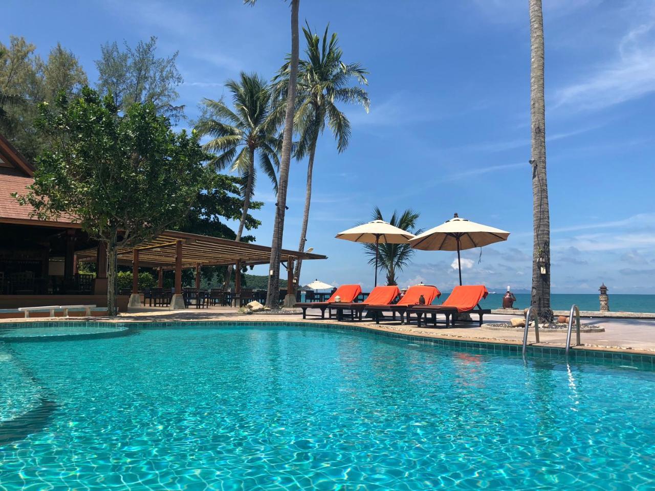 Kanok Buri Resort Lipa Noi Exteriör bild